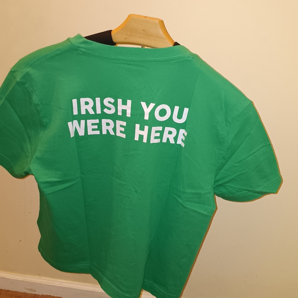Victoria's Secret PINK Cropped Shamrock tee